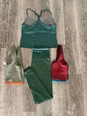 Outdoor Voices BUNDLE (M)Dark Green High-Rise leggings, tank, and 2 sport bras